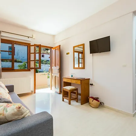 Monopati Apartment *
